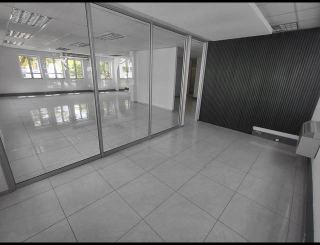 142M² OFFICE TO LET IN BRYANSTON